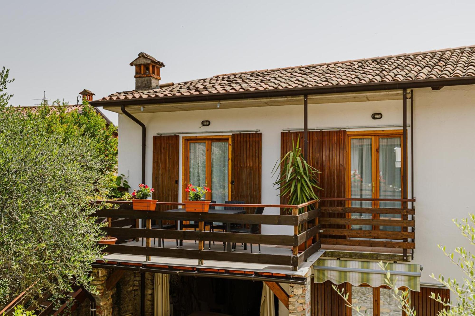 Cozy Castello Apartment Манерба дел Гарда Екстериор снимка