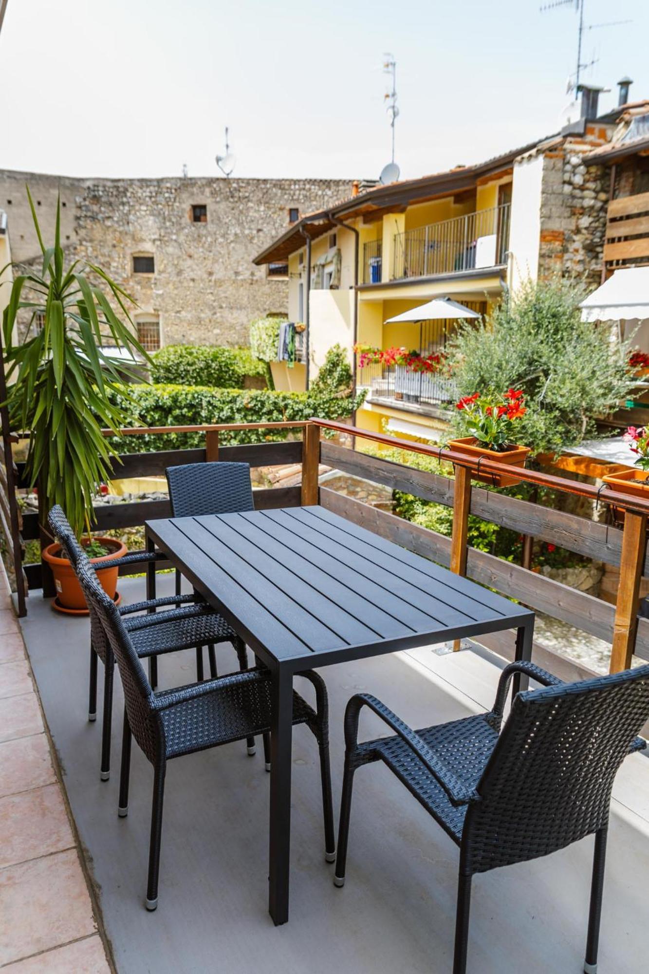 Cozy Castello Apartment Манерба дел Гарда Екстериор снимка