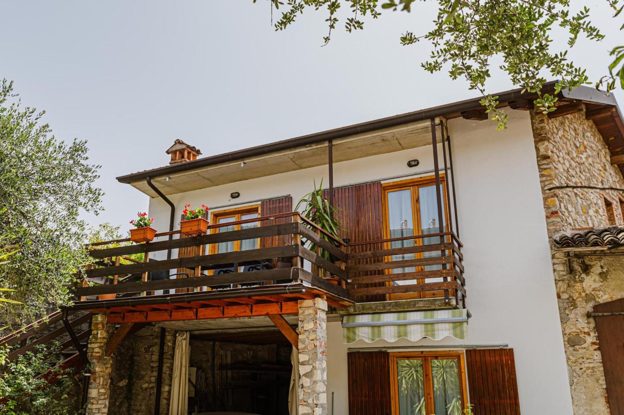 Cozy Castello Apartment Манерба дел Гарда Екстериор снимка