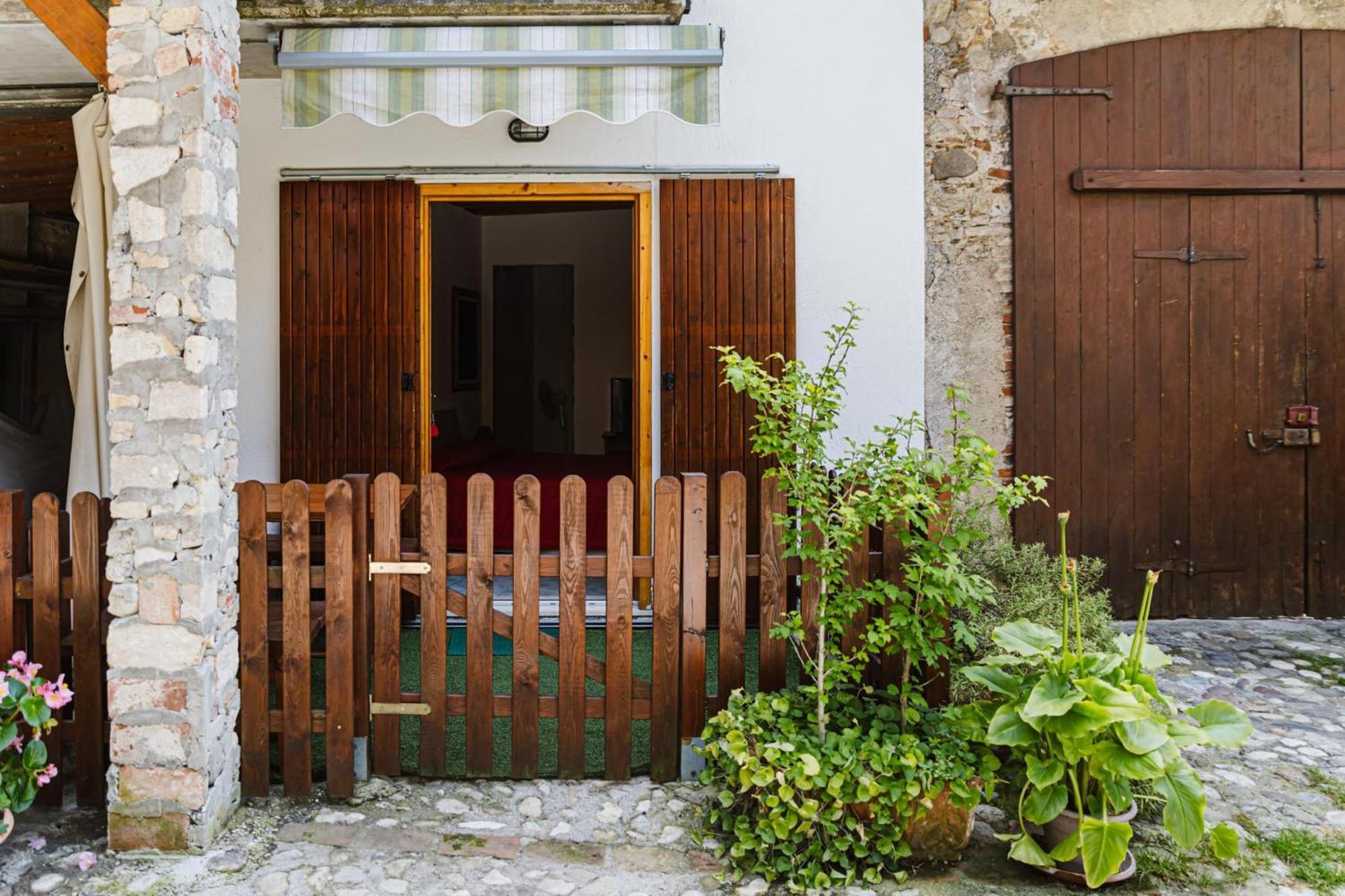 Cozy Castello Apartment Манерба дел Гарда Екстериор снимка