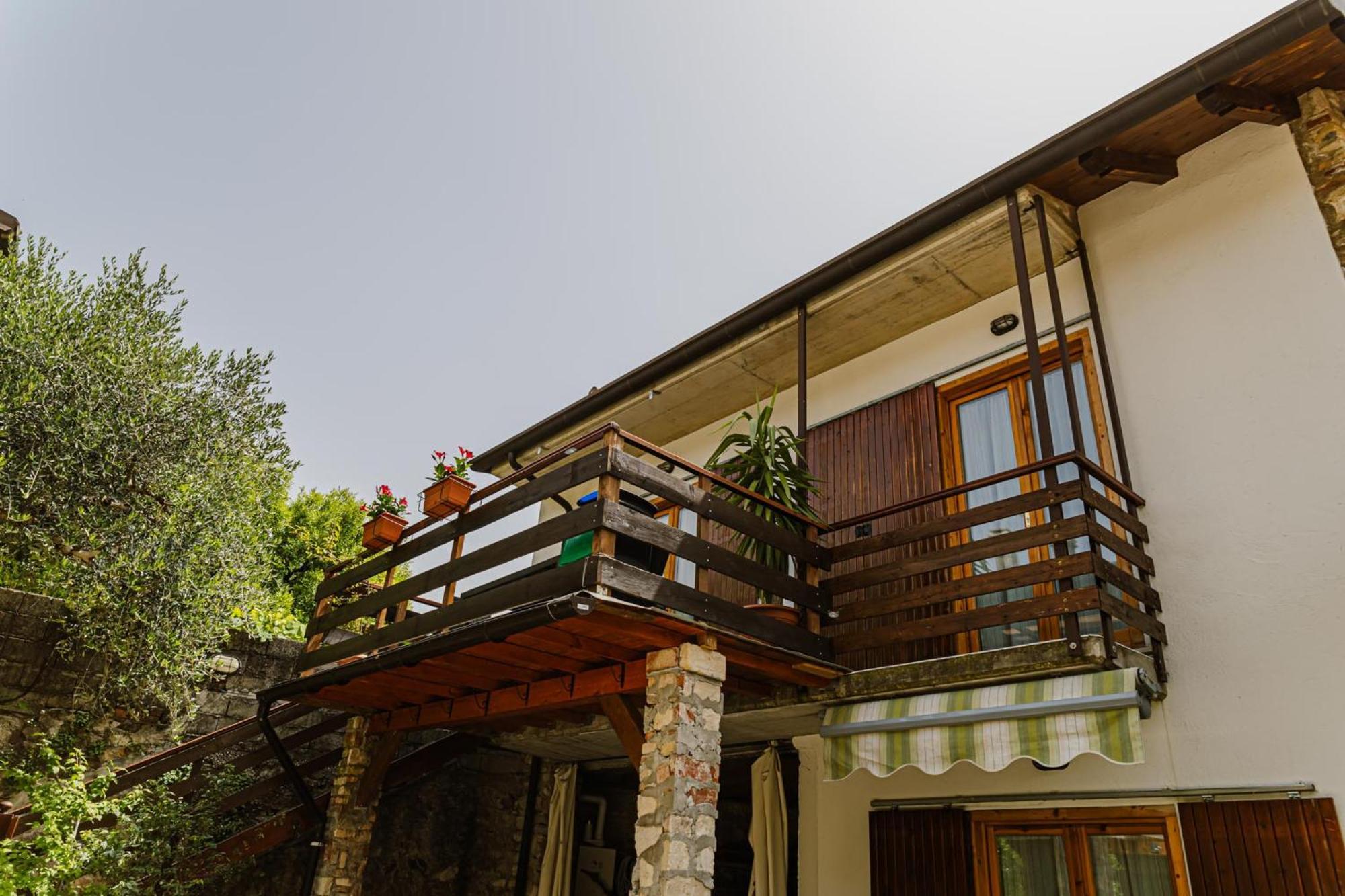 Cozy Castello Apartment Манерба дел Гарда Екстериор снимка